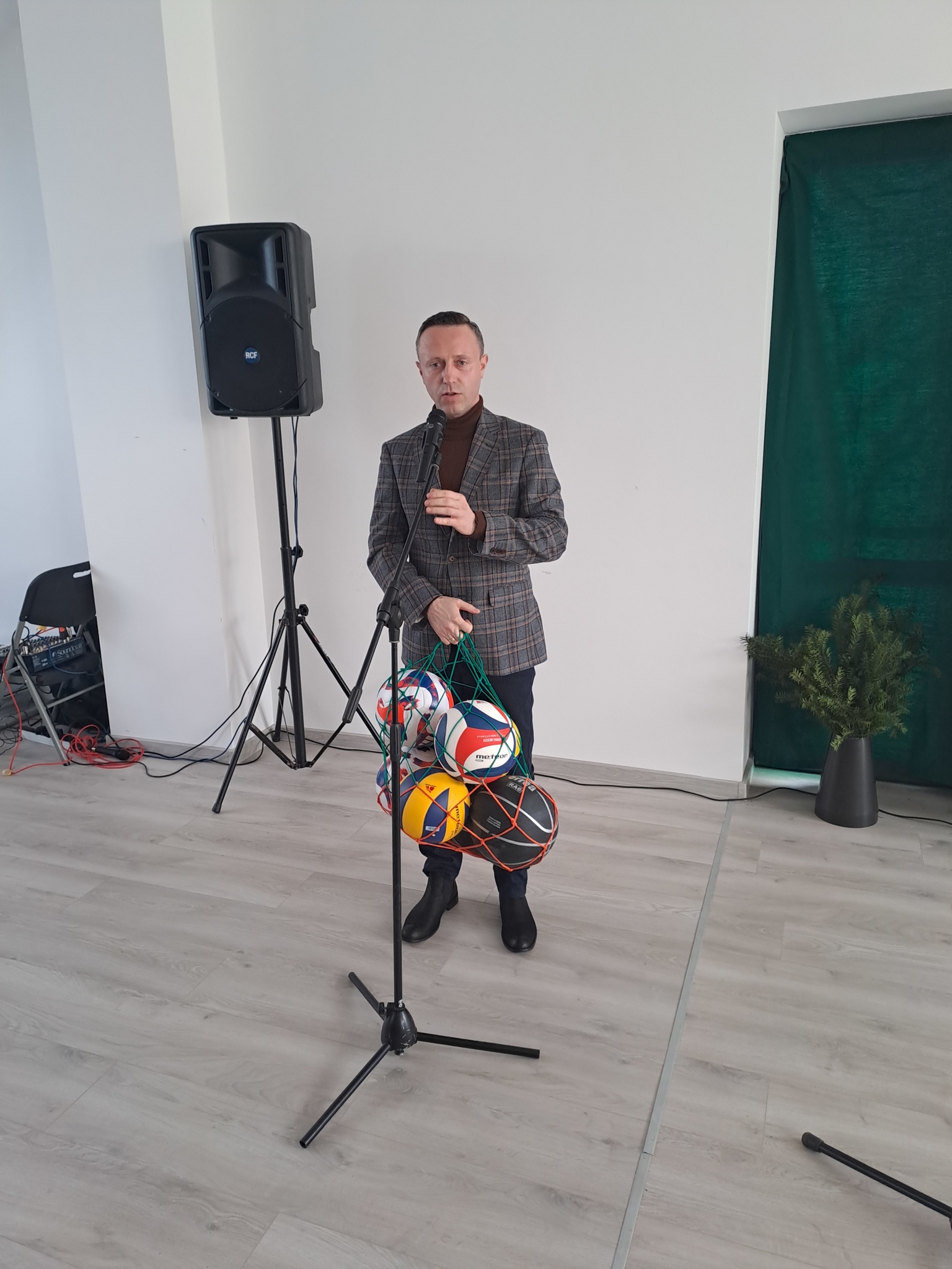 37b36202 9a85 487b 8365 76a81707176f