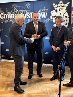 Mini cec025e0 3cc3 4738 aa1d 40143eeda453